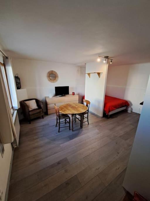 Le Studio De La Place Chalier LʼIsle-sur-la-Sorgue Εξωτερικό φωτογραφία