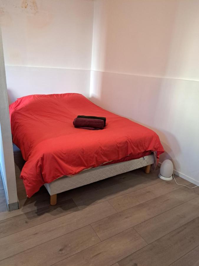 Le Studio De La Place Chalier LʼIsle-sur-la-Sorgue Εξωτερικό φωτογραφία