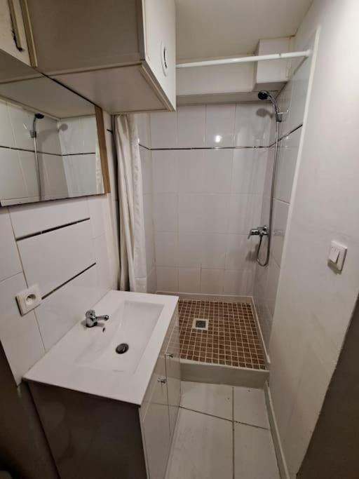 Le Studio De La Place Chalier LʼIsle-sur-la-Sorgue Εξωτερικό φωτογραφία